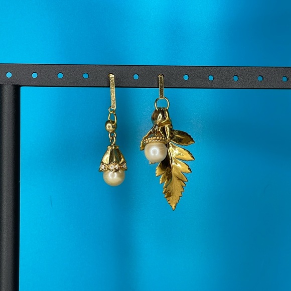 Custom, handmade, mismatched/coordinating faux pearl dangle post earrings - Picture 1 of 2